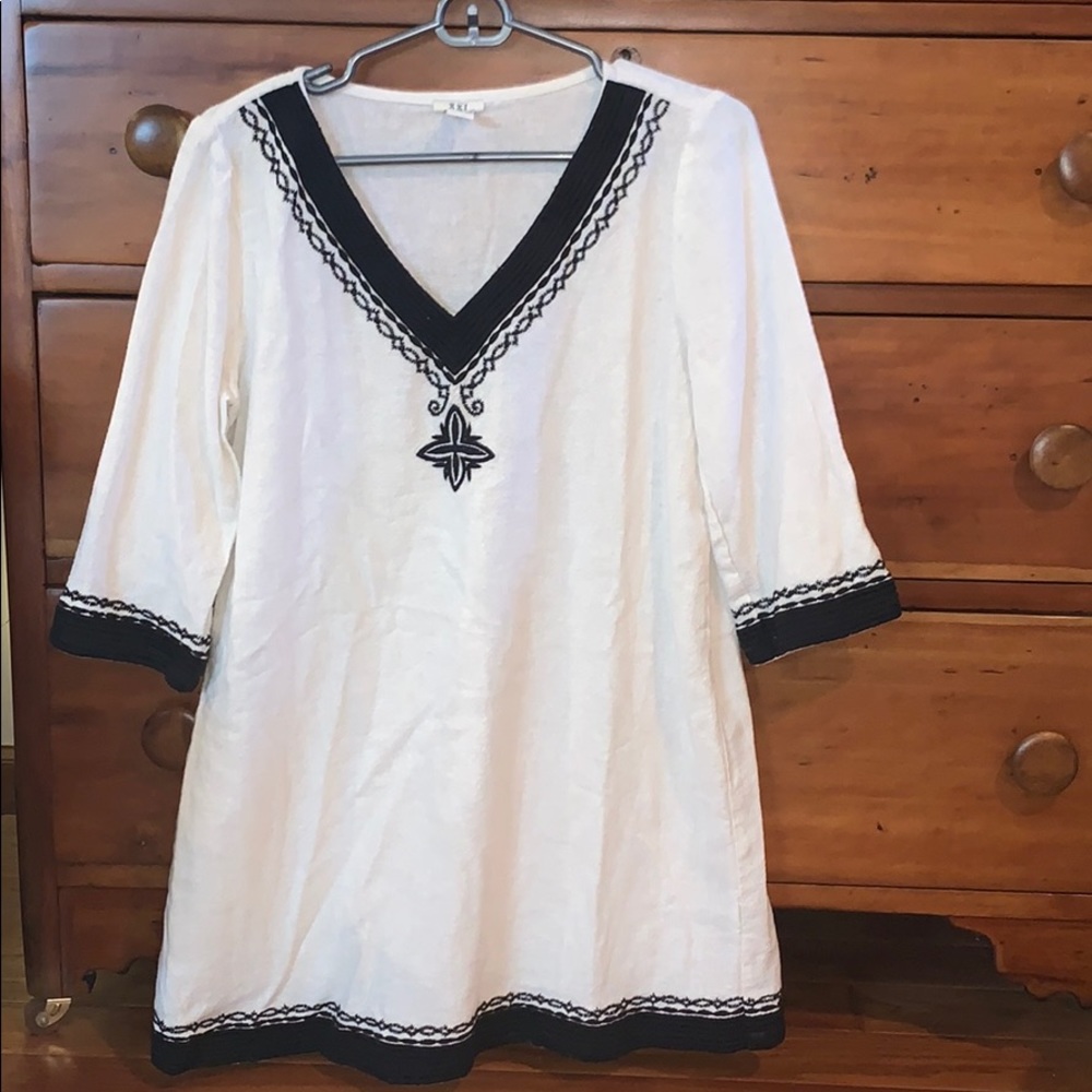 White/black tunic top